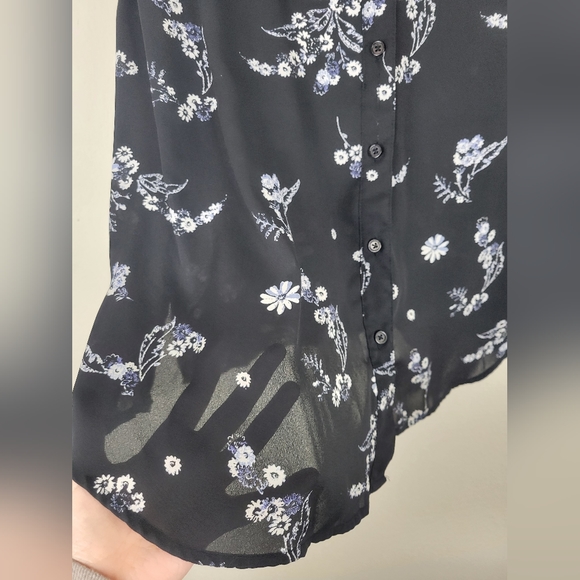 NWOT! Who What Wear - Long Sleeve Floral Black Ruffle Plus Size Blouse Size: 2X - Picture 4 of 13